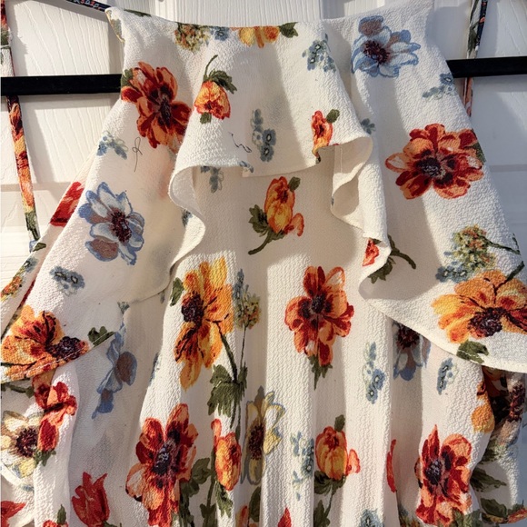 Floral Romper with Ruffles - Picture 5 of 11